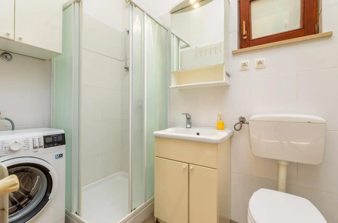 Apartment Luana A1 Fazana 0*,  Croatia