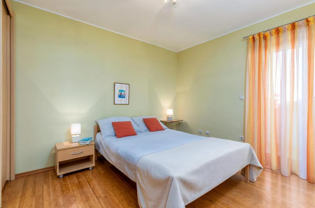 Apartment Luana A1 Fazana 0*,  Croatia